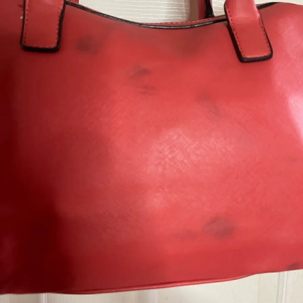Guess bright orange satchel/Shoulder bag with gold tone hardwares.